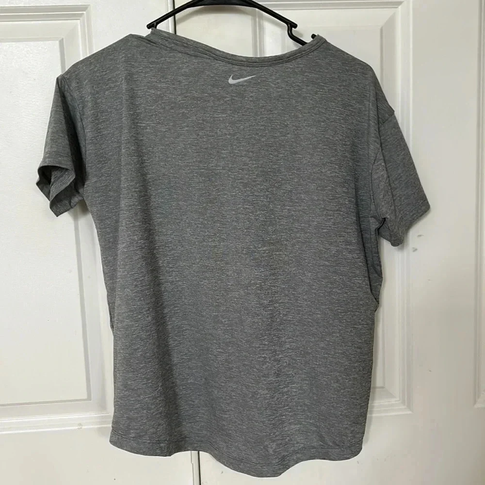 Nike dri fit gray athletic shirt medium athletic top cut out collar